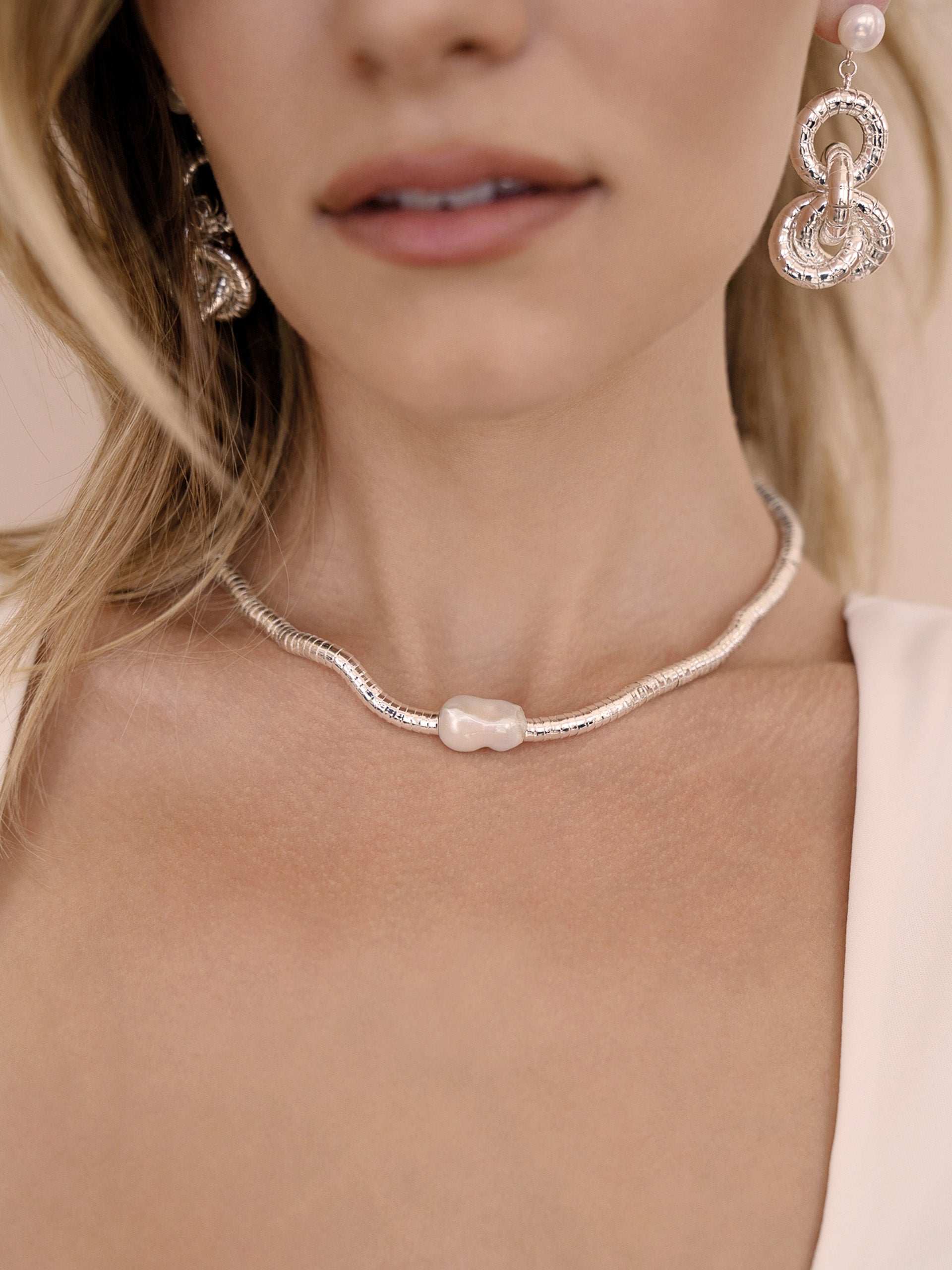 Liquid Gold and Pearl Choker-8