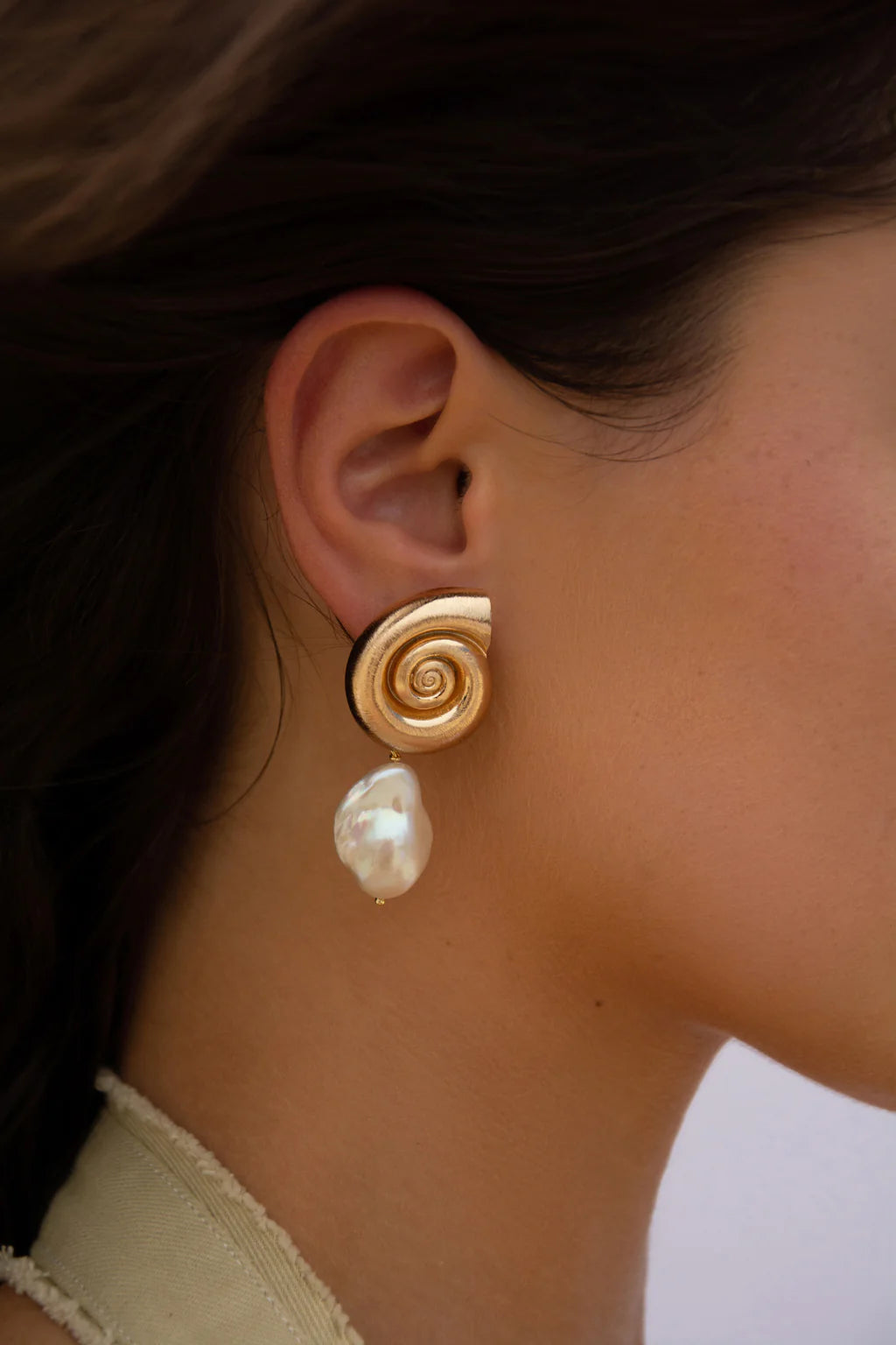 La Mer Baroque Shell Earring