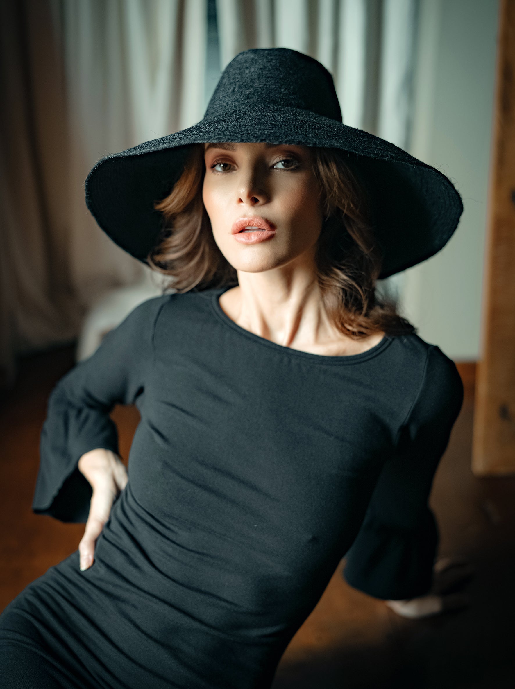 Riri Jute Handwoven Straw Hat In Black-5