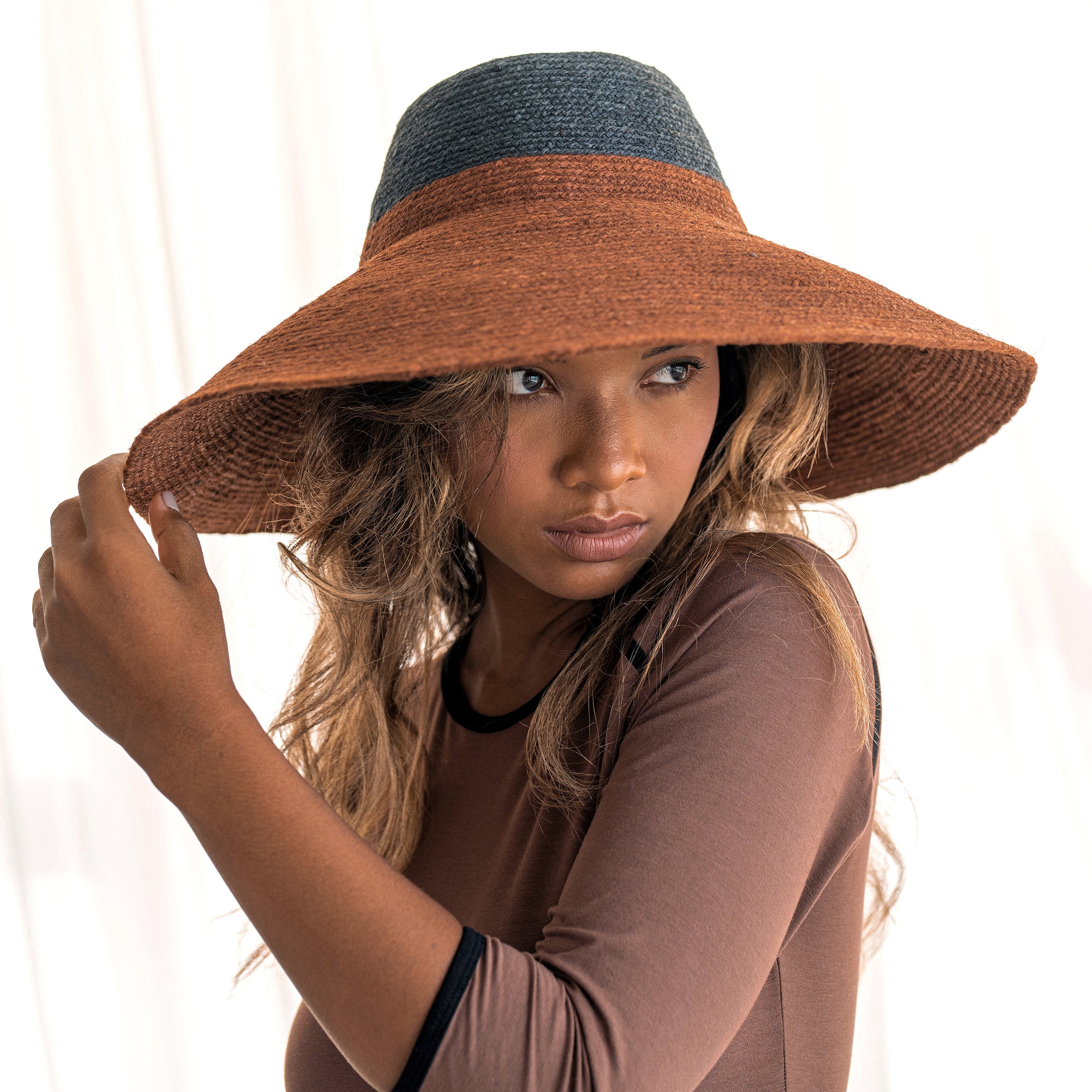 Riri Duo Jute Straw Hat in Burnt Sienna & Black