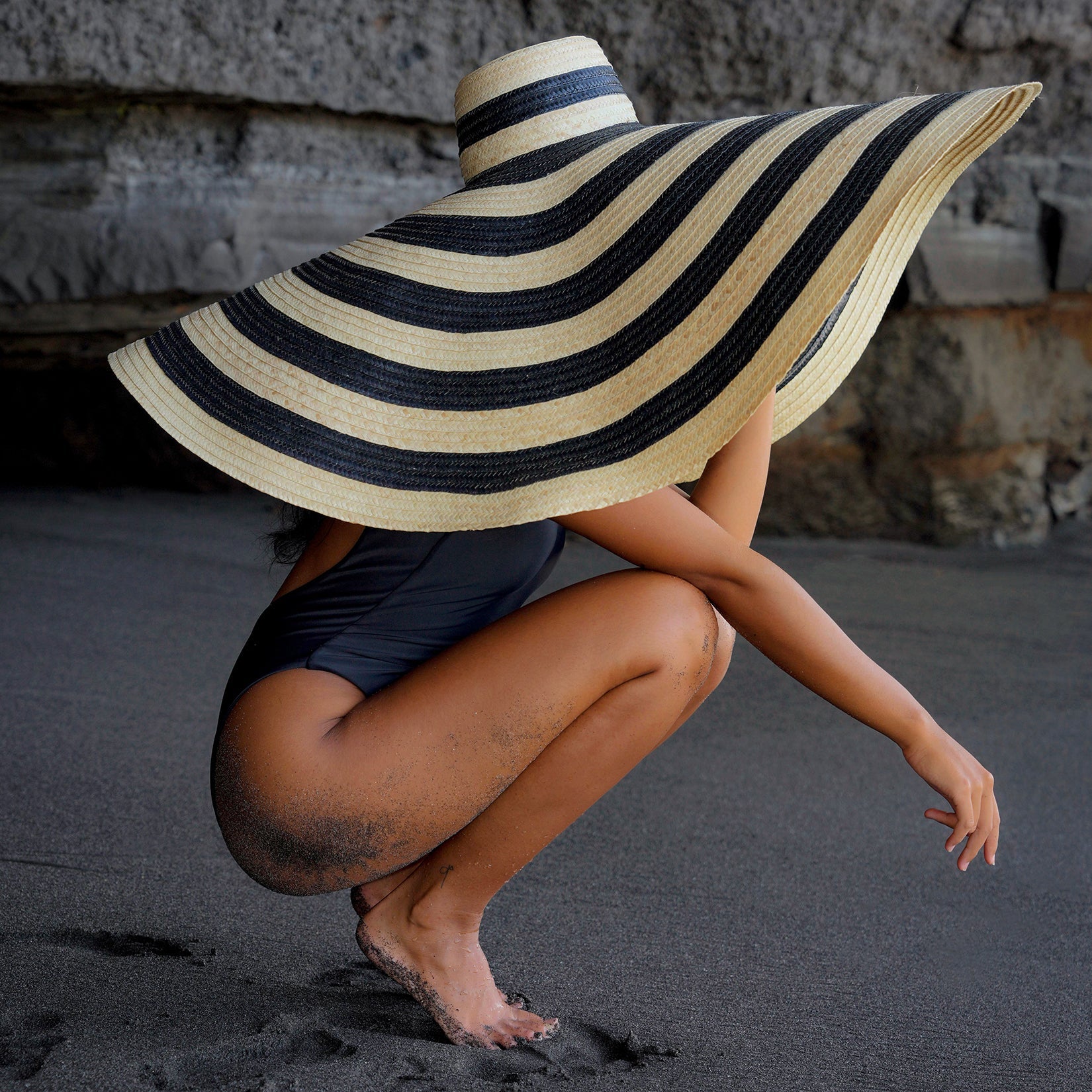 Solana Oversized Striped Straw Hat in Black & Natural-3